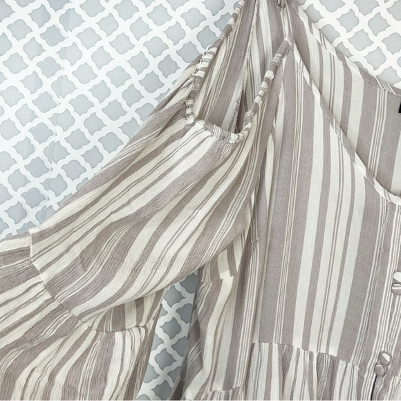 EUC Torrid Babydoll Rayon Crepe Cold Shoulder Top in Multi Stripe - Picture 8 of 10